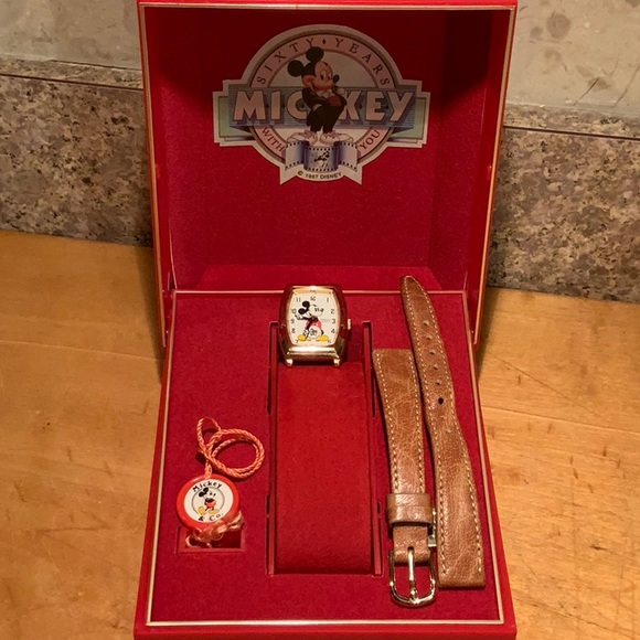 Mickey Mouse 60th Anniversary watch - Picture 6 of 11